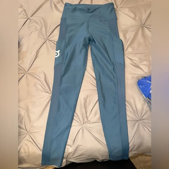 Peloton Blue Leggings. NWT. Size medium - Picture 1 of 5